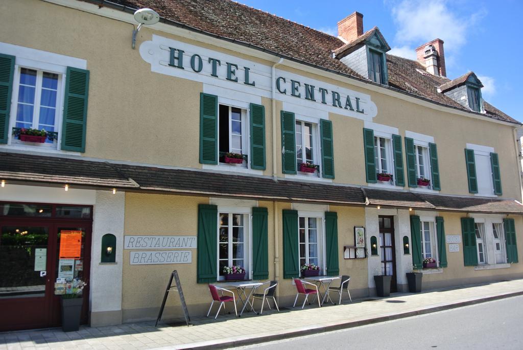 Hotel Le Central Boussac  Экстерьер фото