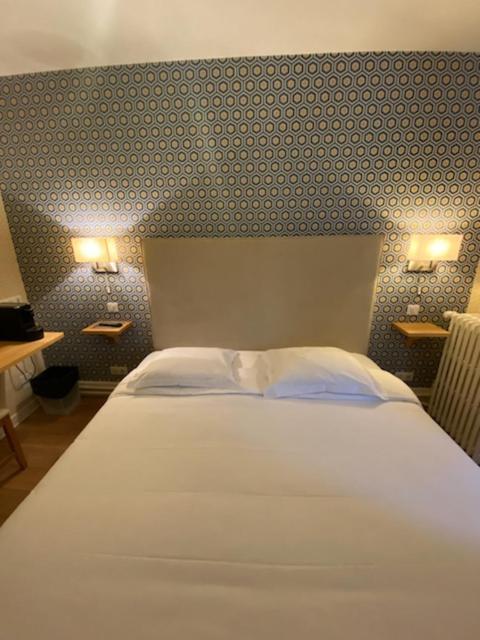 Hotel Le Central Boussac  Экстерьер фото
