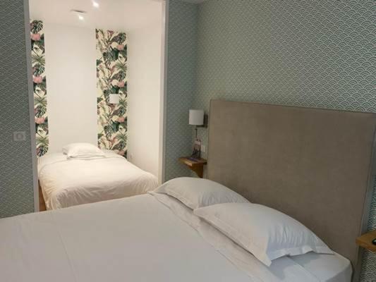 Hotel Le Central Boussac  Экстерьер фото