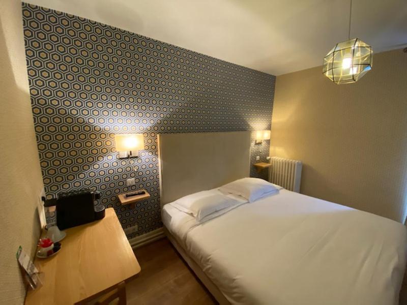 Hotel Le Central Boussac  Экстерьер фото