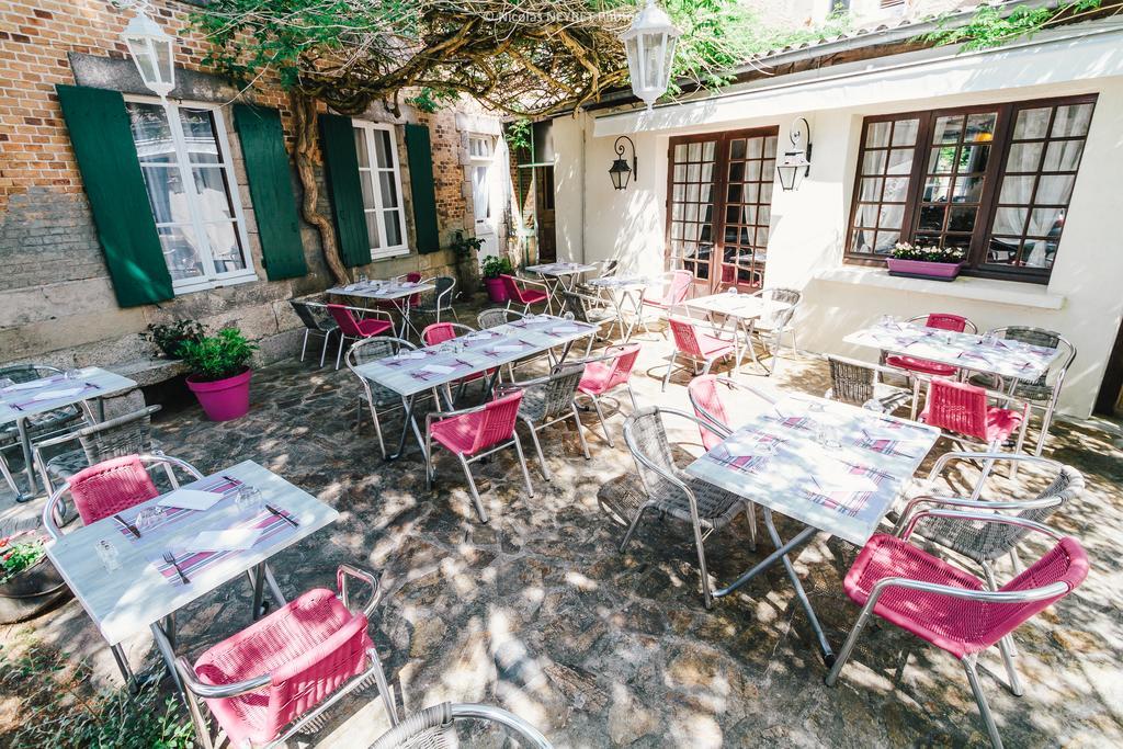 Hotel Le Central Boussac  Экстерьер фото