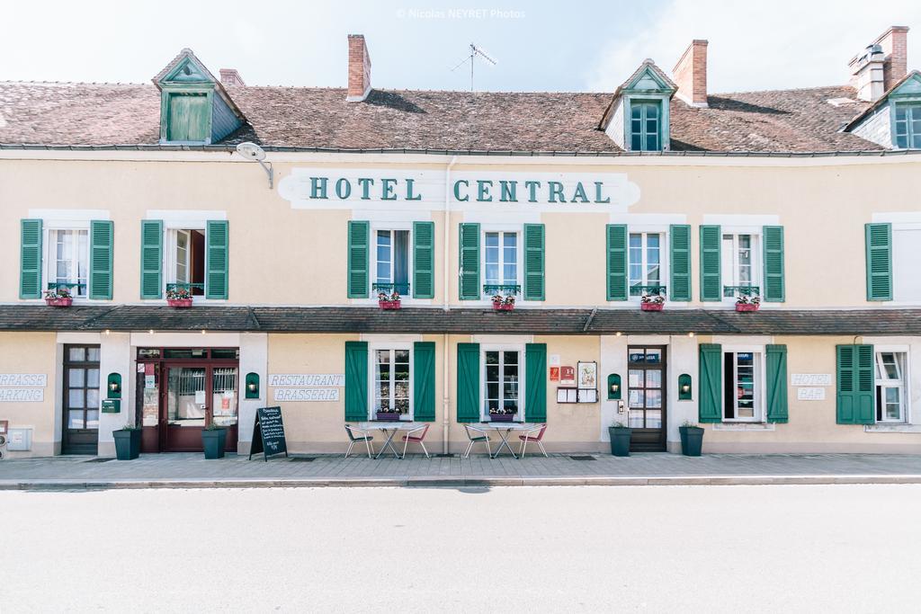 Hotel Le Central Boussac  Экстерьер фото