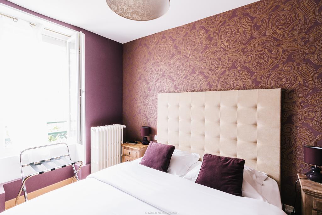 Hotel Le Central Boussac  Экстерьер фото